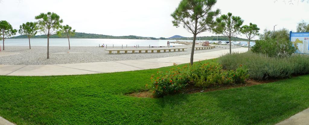 Apartments Vodice Srima 部屋 写真